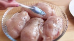 название картинки Куриное филе с сыром и помидорами в духовке