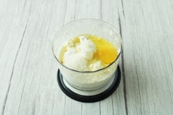 Сырники в духовке из творога с мукой - шаг 3