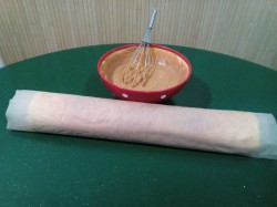 название картинки Нежный рулет с вареной сгущенкой