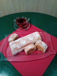 название картинки Нежный рулет с вареной сгущенкой