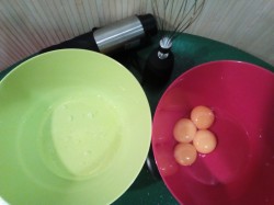 название картинки Нежный рулет с вареной сгущенкой