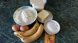 Нежный и быстрый пирог с бананами в духовке - шаг 1 Нежный и быстрый пирог с бананами в духовке - шаг 1
