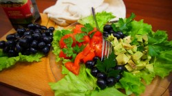 название картинки Салат с авокадо и виноградом