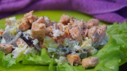 название картинки Необычный овощной салат с лососем