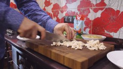 название картинки Салат Фиеста с куриным филе грибами и майонезом