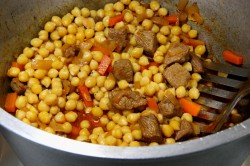 Нут с говядиной