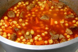 Нут с говядиной