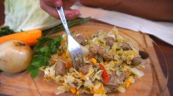 Тушеная капуста с бараниной