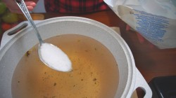 название картинки Очень вкусные маринованные зеленые помидоры с ранеткой