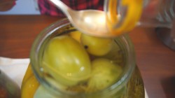 название картинки Очень вкусные маринованные зеленые помидоры с ранеткой