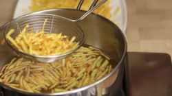 Салат Гнездо глухаря с маринованными огурцами