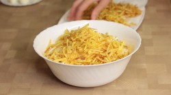 Салат Гнездо глухаря с маринованными огурцами