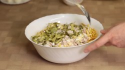 Салат Гнездо глухаря с маринованными огурцами