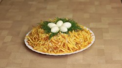 Салат Гнездо глухаря с маринованными огурцами