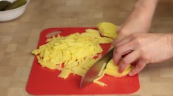 Салат Гнездо глухаря с маринованными огурцами