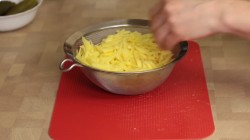 Салат Гнездо глухаря с маринованными огурцами