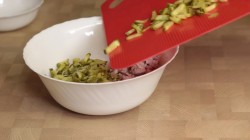 Салат Гнездо глухаря с маринованными огурцами