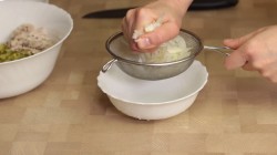 Салат Гнездо глухаря с маринованными огурцами