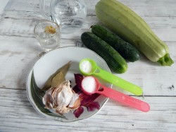 название картинки Огурцы с кабачками на зиму маринованные
