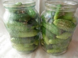 Огурцы с томатной пастой и чесноком на зиму без стерилизации