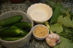 Соленые огурцы как бочковые с горчицей в банках на зиму