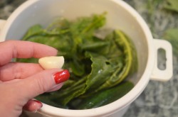 Соленые огурцы как бочковые с горчицей в банках на зиму