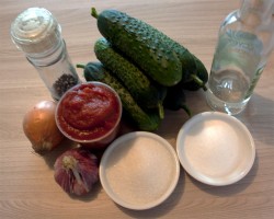 название картинки Огурцы с томатной пастой и уксусом на зиму