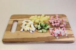 Классическая окрошка на квасе с колбасой