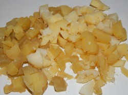 название картинки Классическая окрошка на кефире с колбасой