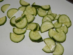 название картинки Классическая окрошка на кефире с колбасой