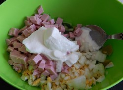 название картинки Классическая окрошка на кефире с колбасой