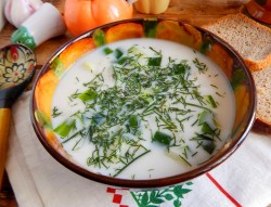 название картинки Классическая окрошка на кефире с колбасой