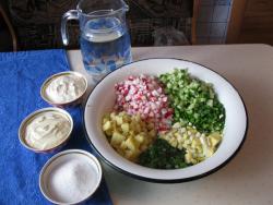 название картинки Окрошка по классике на сметане с водой