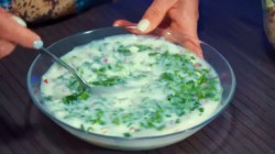 Окрошка с редисом и огурцом на кефире - шаг 14