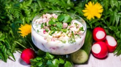 Окрошка с редисом и огурцом на кефире - шаг 15