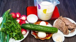 Окрошка с редисом и огурцом на кефире - шаг 1