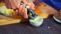 Окрошка с редисом и огурцом на кефире - шаг 4