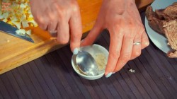 Окрошка с редисом и огурцом на кефире - шаг 5