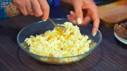 Окрошка с редисом и огурцом на кефире - шаг 7