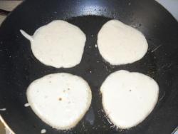 Пышные оладьи на дрожжах и молоке