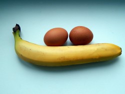 Оладьи из бананов и яиц - шаг 1 Оладьи из бананов и яиц - шаг 1