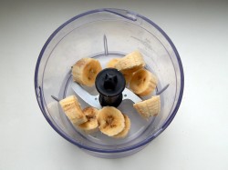 Оладьи из бананов и яиц - шаг 2 Оладьи из бананов и яиц - шаг 2