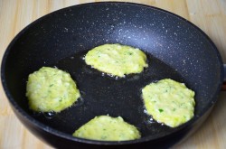 Оладьи из цветной капусты - шаг 10