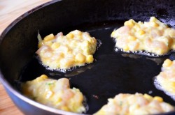 Оладьи из курицы и кукурузы