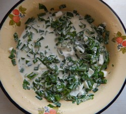 название картинки Оладьи с зеленым луком и яйцом на кефире