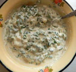 название картинки Оладьи с зеленым луком и яйцом на кефире