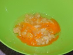 Оладьи с бананом на кефире - шаг 2