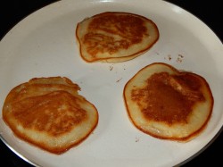 Оладьи с бананом на кефире - шаг 7