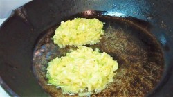 Оладьи с кабачком и сыром