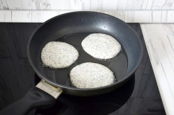 Оладьи с маком - шаг 6 Оладьи с маком - шаг 6